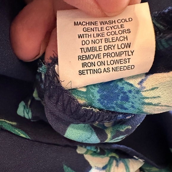 NY Collections Women Blue Floral blouse with split front and button on the back - Picture 9 of 9